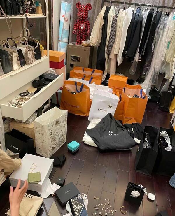 唐山迁安市回收一线鞋服.jpg